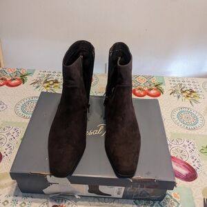 Universal Thread Coral Brown Faux Sued Women's Ankle Zipper Boots